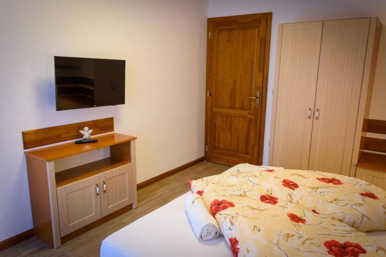 Tulipan Vendeghaz Hotel Orvenyes Ngoại thất bức ảnh