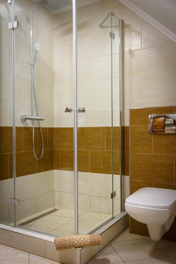 Tulipan Vendeghaz Hotel Orvenyes Ngoại thất bức ảnh