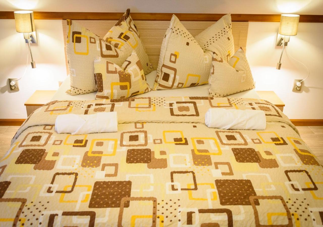 Tulipan Vendeghaz Hotel Orvenyes Ngoại thất bức ảnh