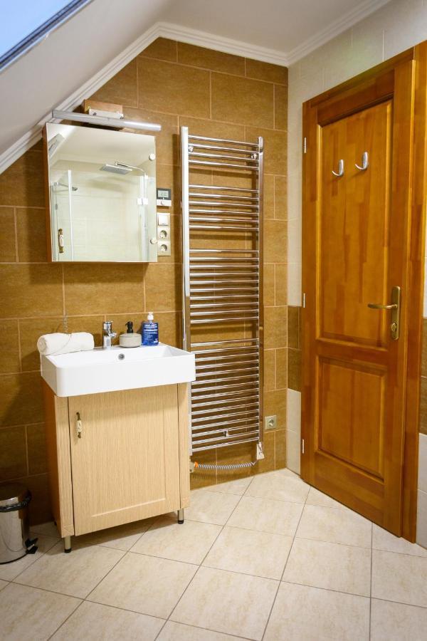 Tulipan Vendeghaz Hotel Orvenyes Ngoại thất bức ảnh