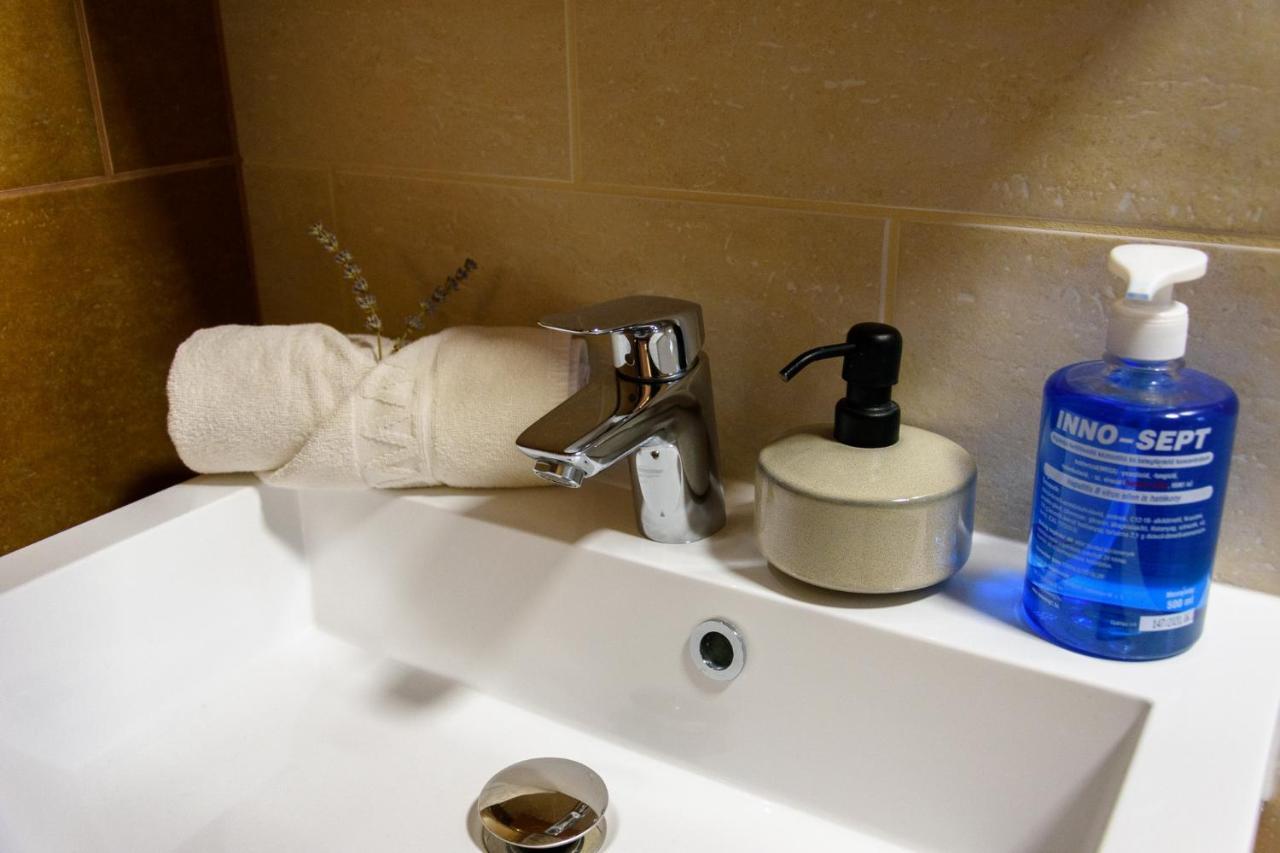 Tulipan Vendeghaz Hotel Orvenyes Ngoại thất bức ảnh