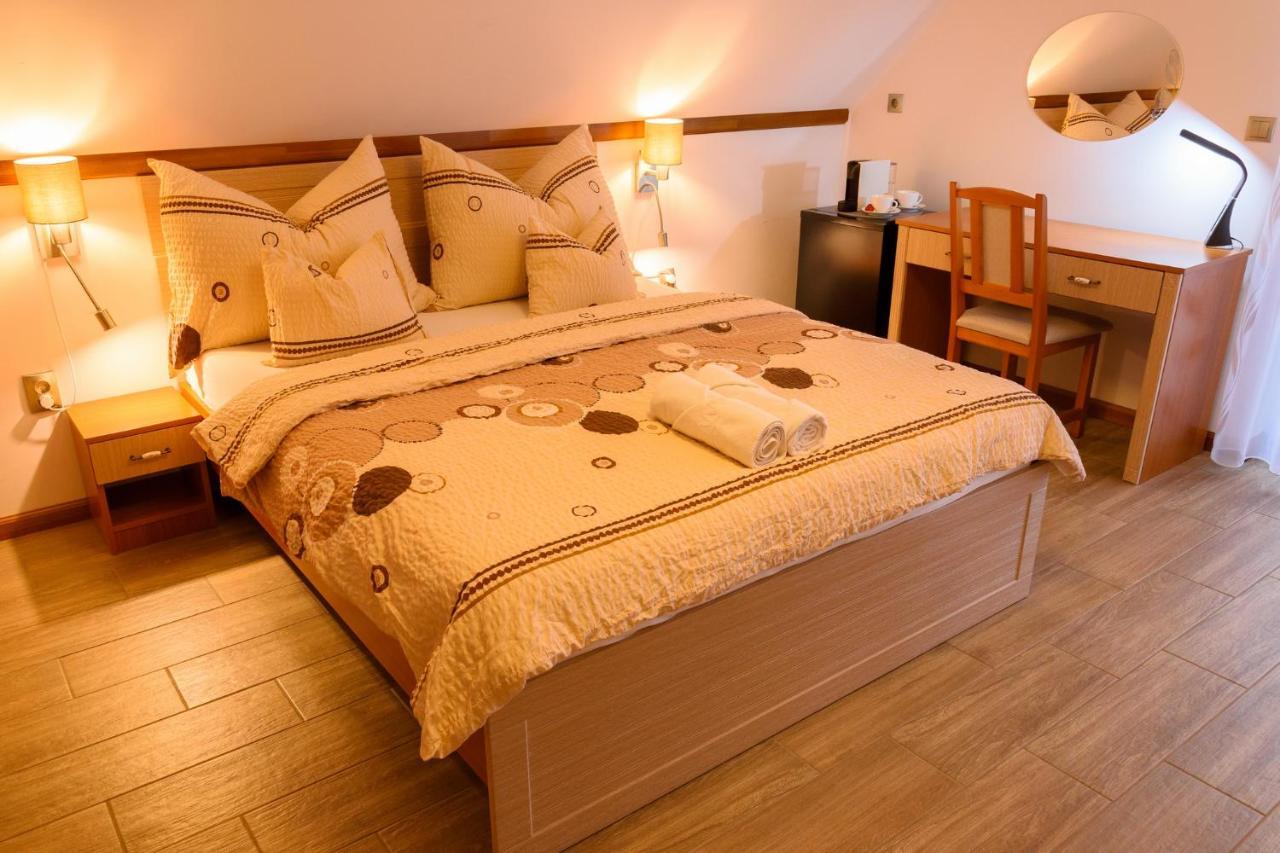 Tulipan Vendeghaz Hotel Orvenyes Ngoại thất bức ảnh