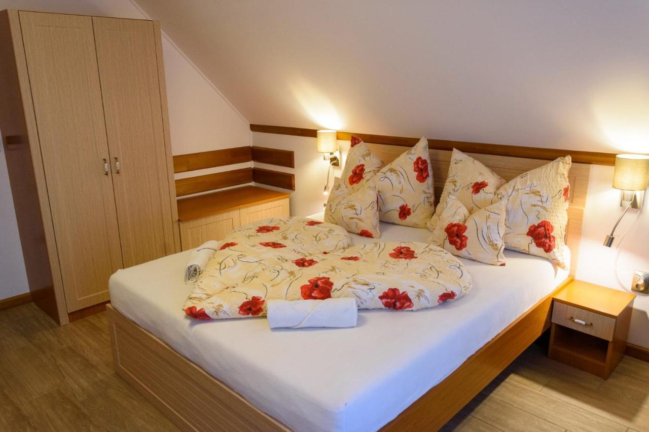 Tulipan Vendeghaz Hotel Orvenyes Ngoại thất bức ảnh