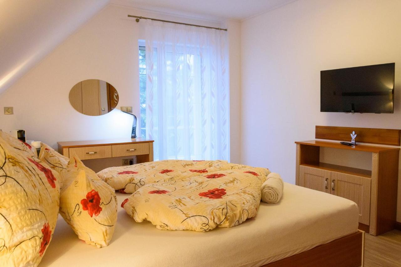 Tulipan Vendeghaz Hotel Orvenyes Ngoại thất bức ảnh