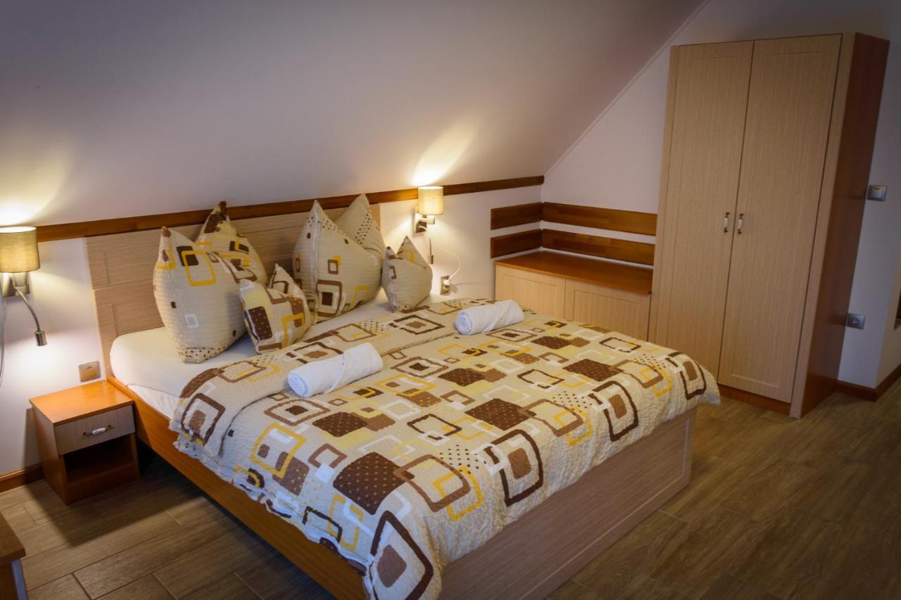 Tulipan Vendeghaz Hotel Orvenyes Ngoại thất bức ảnh