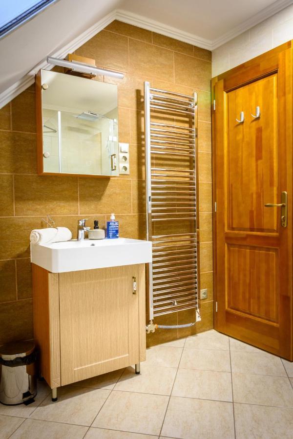 Tulipan Vendeghaz Hotel Orvenyes Ngoại thất bức ảnh